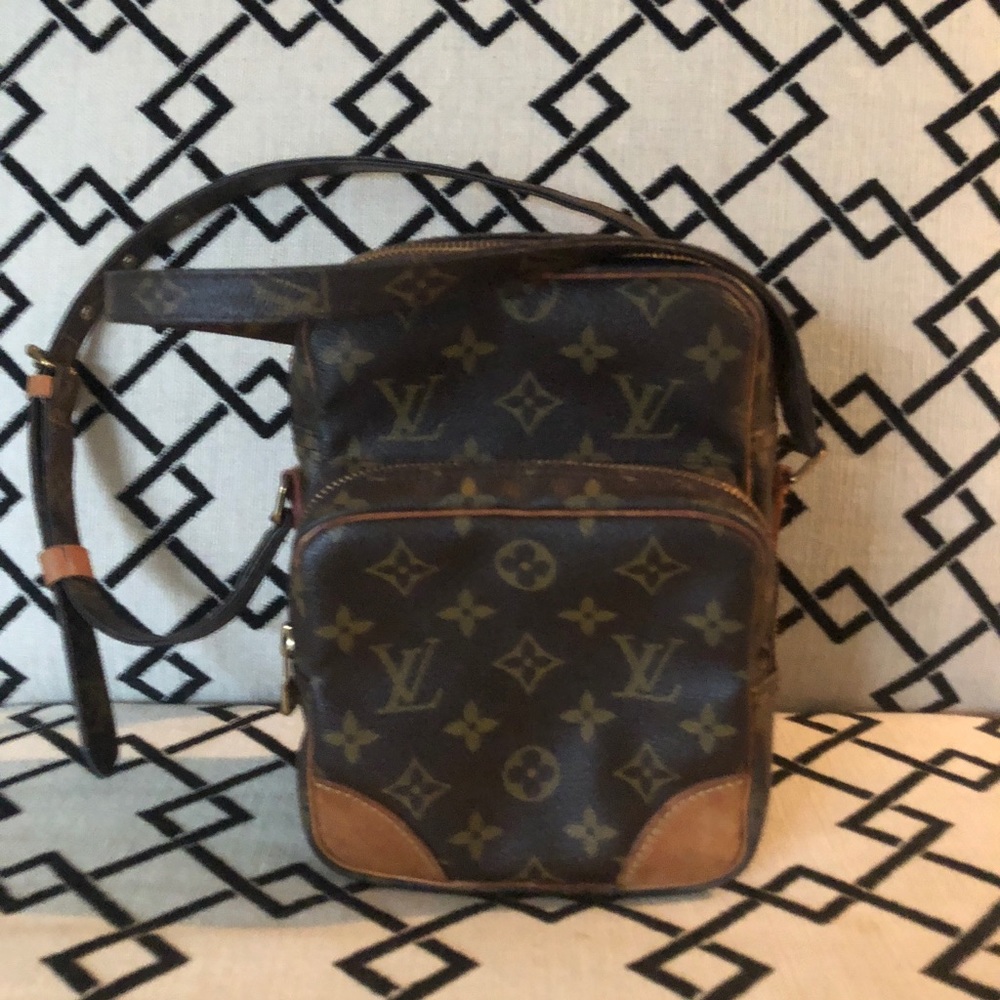 AUTHENTIC Louis Vuitton amazon cross body!!!